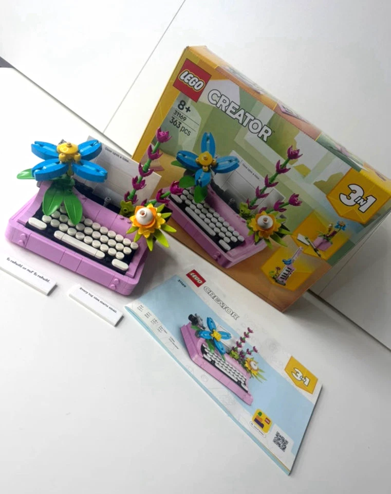 LEGO Creator 31169 Typewriter with Flowers, photo 1 of 2