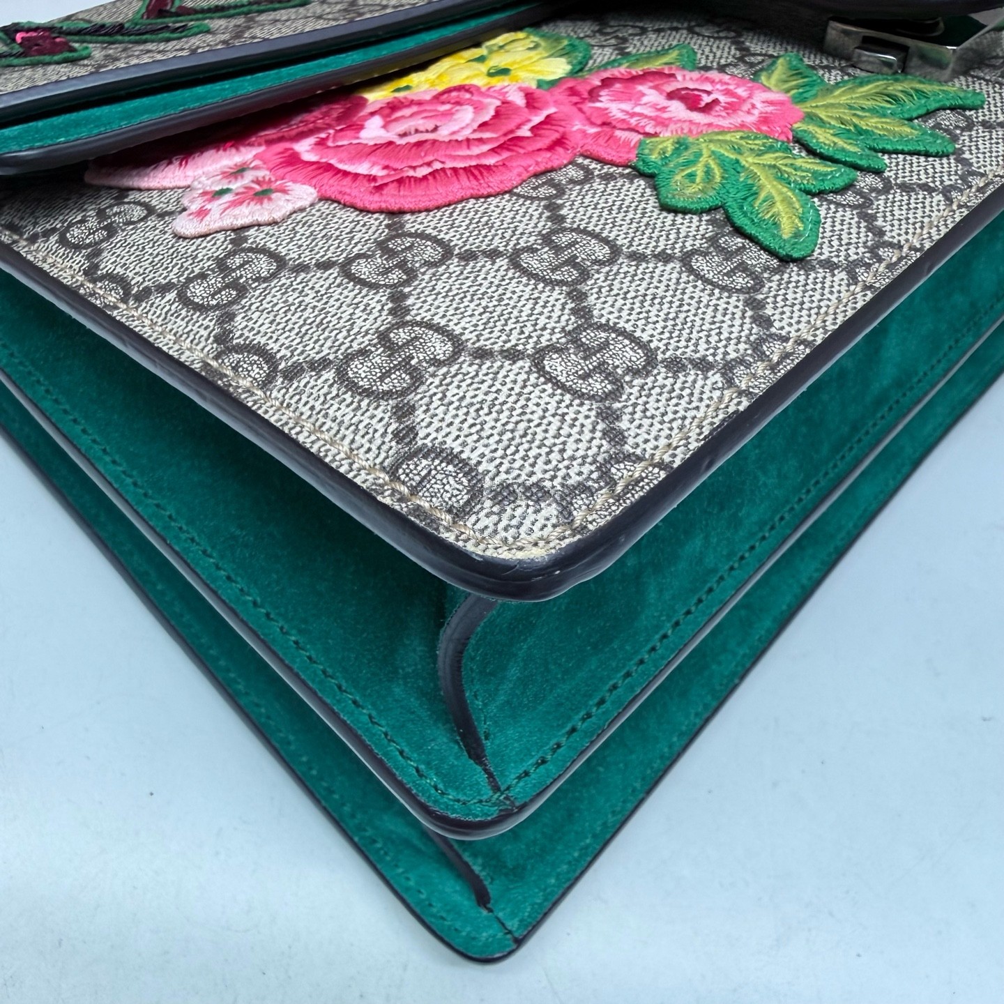 Vintage Gucci Dionysus GG Supreme Canvas with Embroidery and Suede Shoulder Bag — image 24