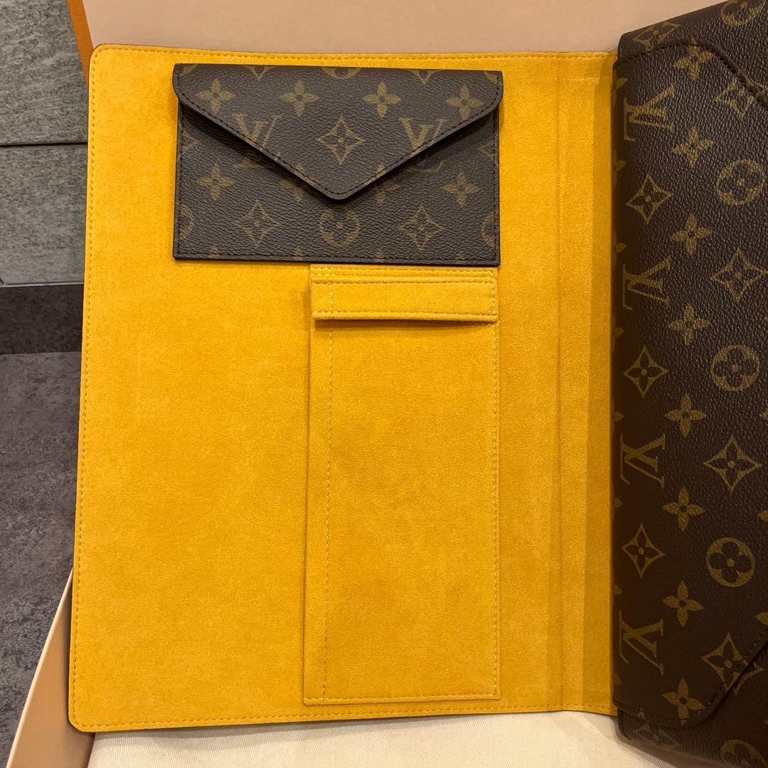 Louis Vuitton LV Monogram Folder Mark - image 12
