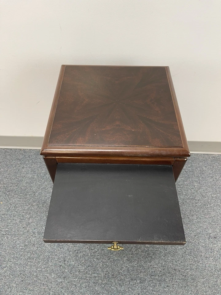 Mesa auxiliar de colección Drexel Heritage caoba china con acento Chippendale bandeja extraíble Foto 4 de 4