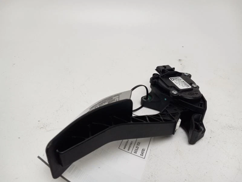 2013 NISSAN ALTIMA GAS PEDAL - Image 3 of 4