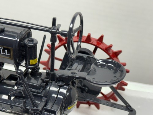ERTL Precision Series #1 The Farmall Trattore Regolare Scala 1/16 Die Cast #284 - Foto 8 di 13