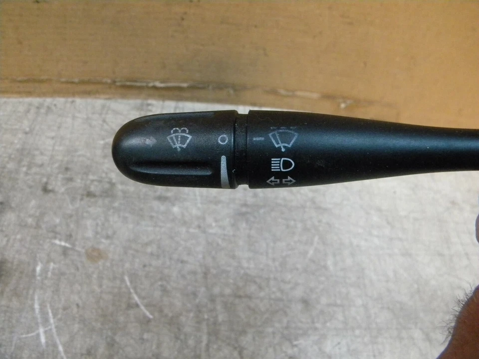 2005 克莱斯勒 Town & Country 挡风玻璃雨刮器开关雨刮器控制 04685711AA... — 第 2/4 张图片