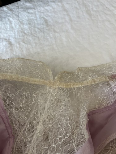 Maxi Abito Vintage anni '80 Night Moves in Pizzo Ruffle Vittoriano Lavanda Bianco Small - Foto 6 di 10