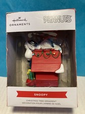 2023 Hallmark Christmas Ornament Peanuts Snoopy Doghouse Figure New in Box