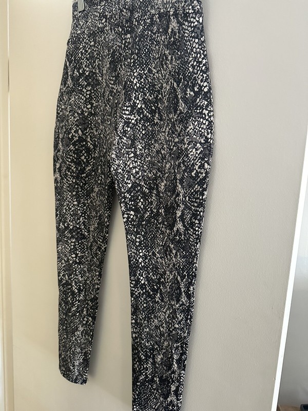Spanx Girls Legging Size Large 10/12 Grey Snake Skin Shine NWT