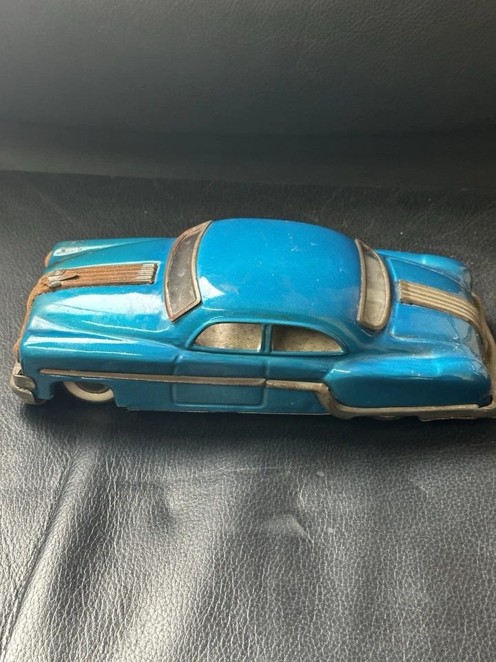 Coche de juguete japonés de hojalata vintage de los años 50 - sedán azul - estilo fricción Foto 2 de 4