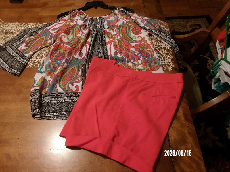 2 pc Gibson Latimer Women's Cold Shoulder Top Tropical MEDIUM & Red Shorts Sz 12