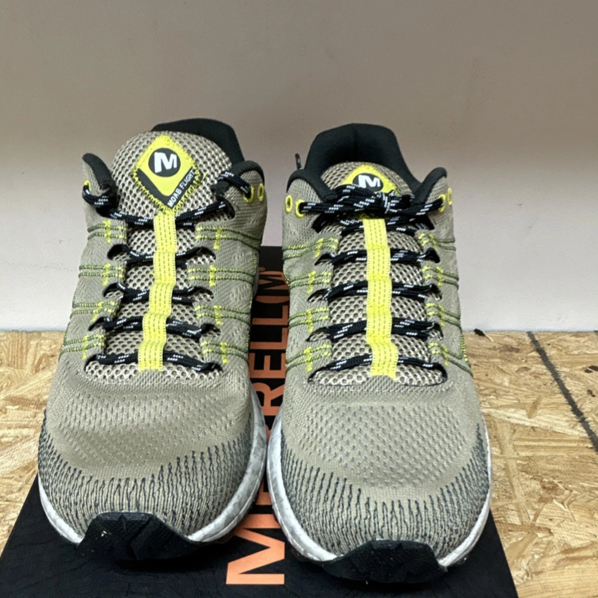 Merrell Men’s athletic shoe: size 9 almost new condition Men main image 3