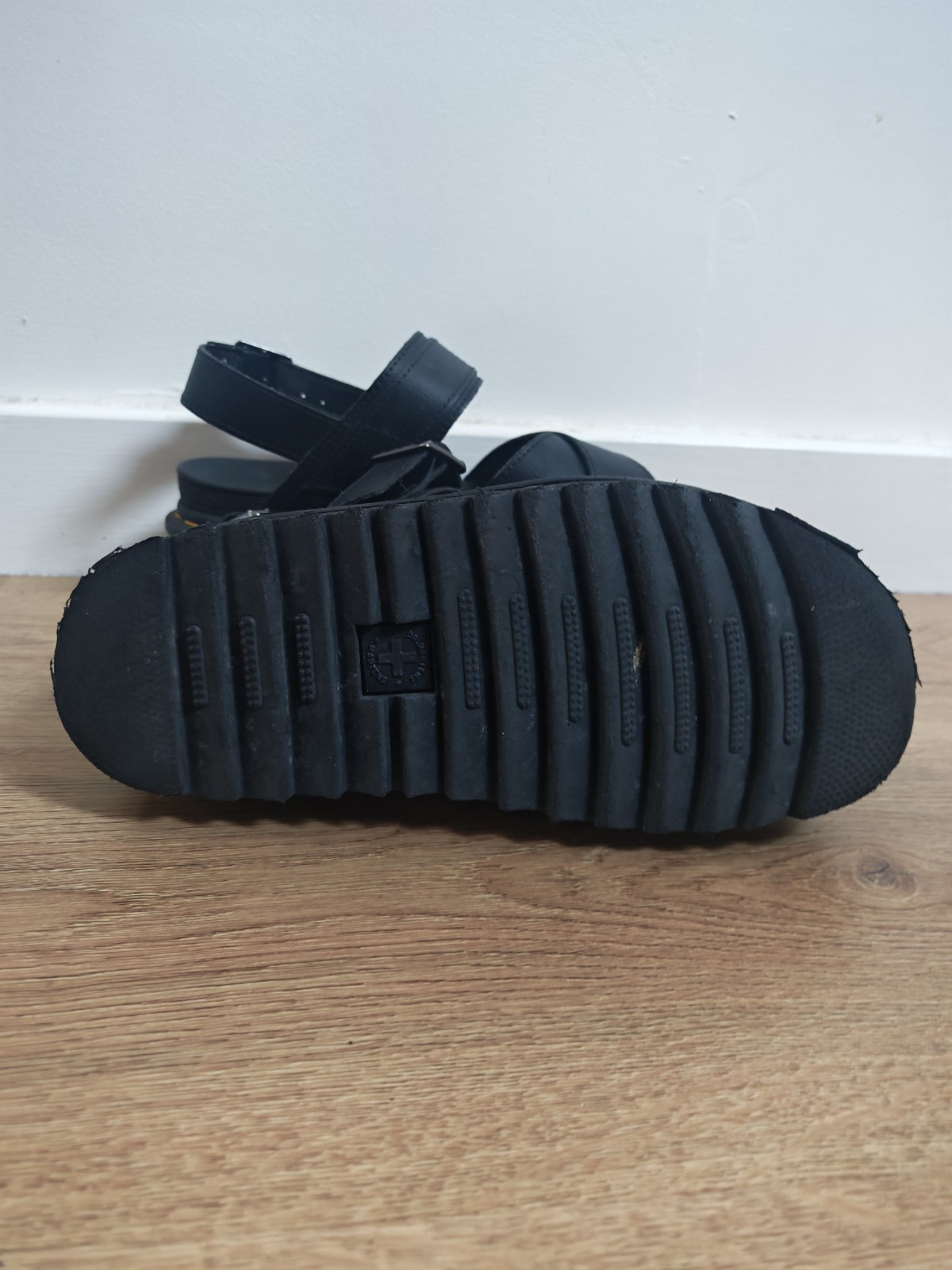 Dr. Martens Voss II Quad Platform Sandals Black Hydro Leather UK 7 Womens image 5