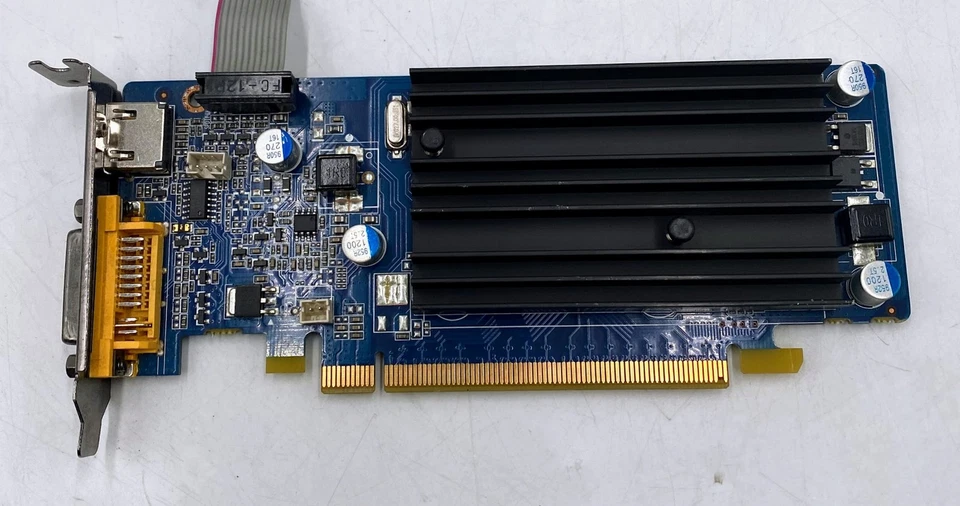 ZOTAC NVIDIA GeForce 8400 GS 288-80N44-040ZT 256MB DDR2 PCIe x16 Graphics Card - Image 2 of 4