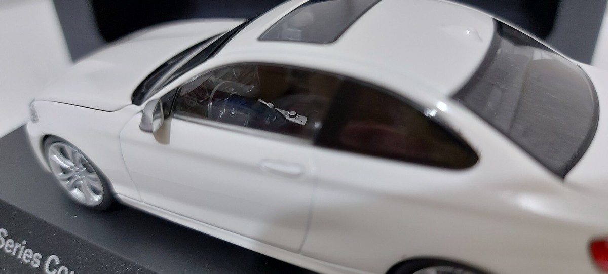 BMW 2er Series Coupe F22 White 2014-2017 1:43 Minichamps Diecast