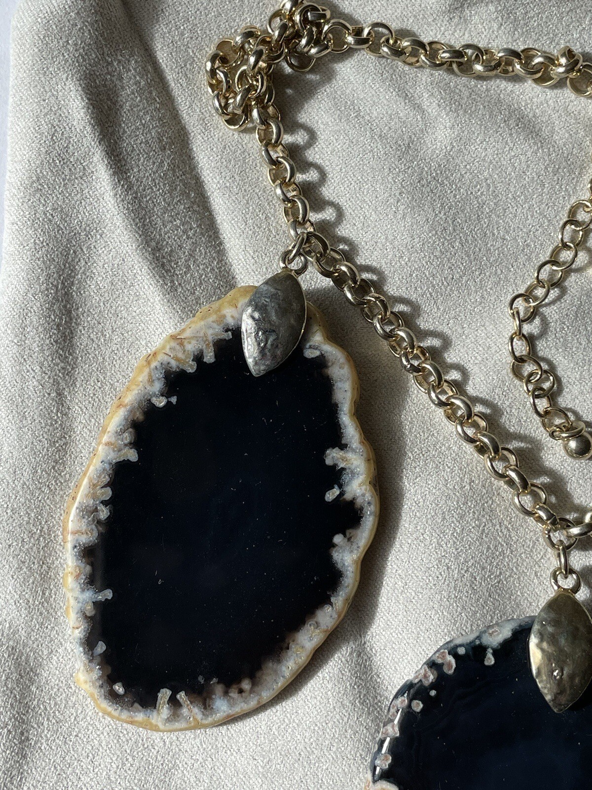 Kendra Scott Sliced Agate Statement Necklace in B… - image 6