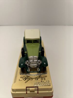 Solido 1931 Cadillac V16 452 A Green 1/43 Diecast Model Car in