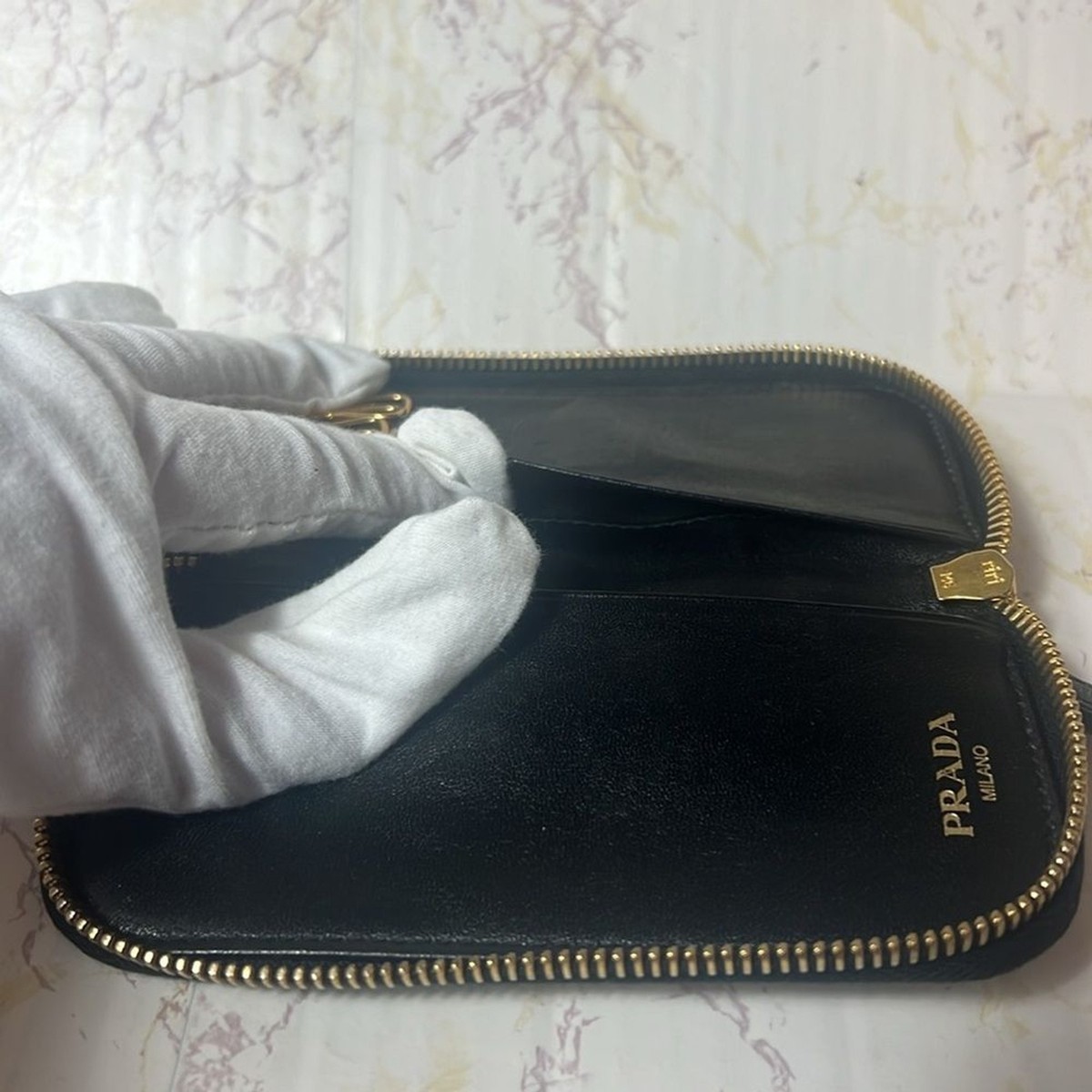 PRADA BLACK SAFFIANO ZIP AROUND KEY HOLDER | eBay