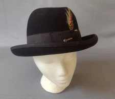 Capas Design Americana  Wool Hat Black 22.5 in circumference With Feather & Pin
