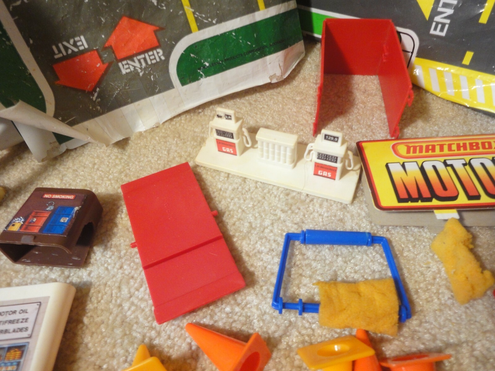 Vintage Matchbox play set parts, pieces lot. Signs, ramps, elevator