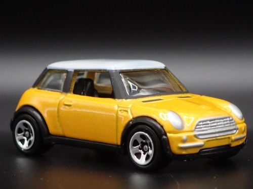 2001-2006 Mini Cooper Amarillo 1:64 Escala Coleccionable Maqueta Coche Modelo - Imagen 4 de 7