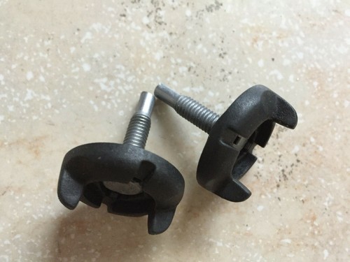 VW Fox 5Z orig. 2Stk Befestigunsschraube Rücklicht 5Z0945305 Set