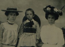 WOMEN IN HATS WITH GLUM CHILD. TINTYPE.