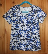 Landau Scrub Top Pockets Size: Medium cute  BEAUTIFUL STYLE pretty Blues