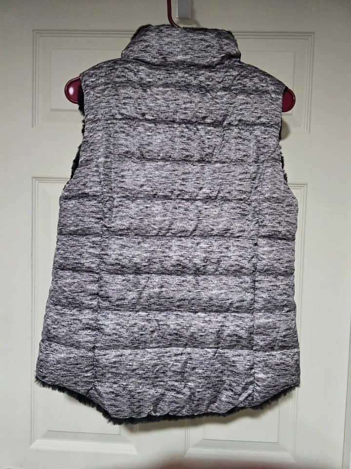 Chaleco acolchado reversible de piel sintética Justice, talla 14-16 niñas, negro, cremallera Foto 2 de 3