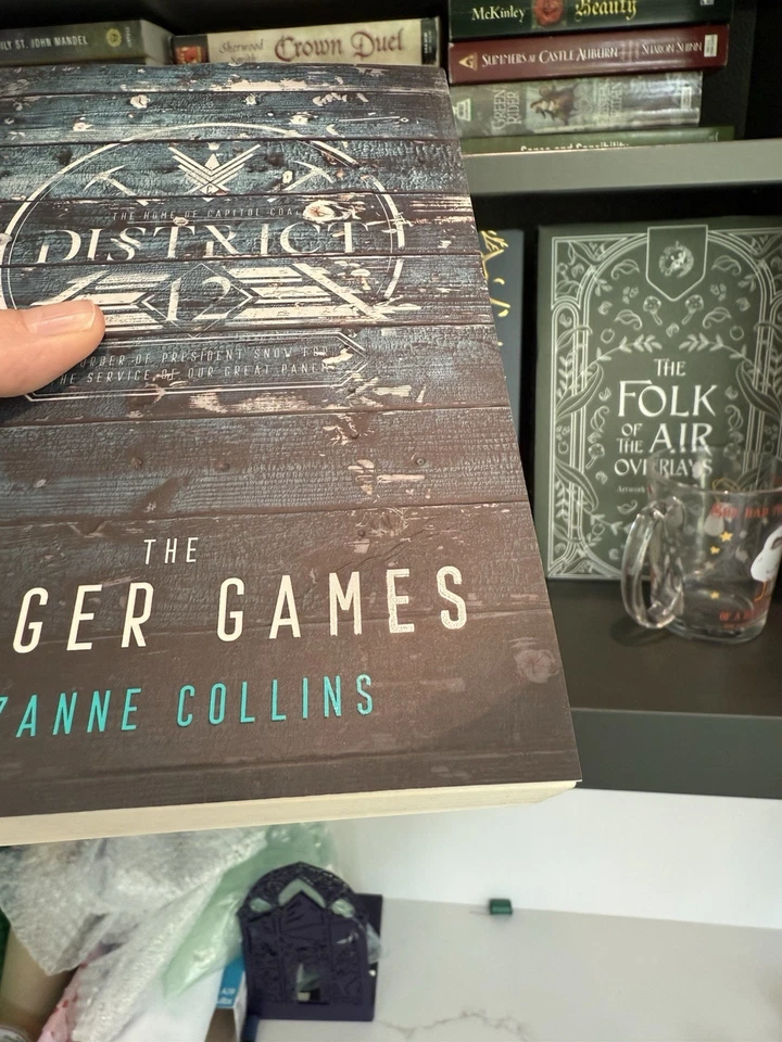 The Hunger Games and Mockingjay 10th Anniversary UK paperback by Suzanne Collins - Image 4 of 4