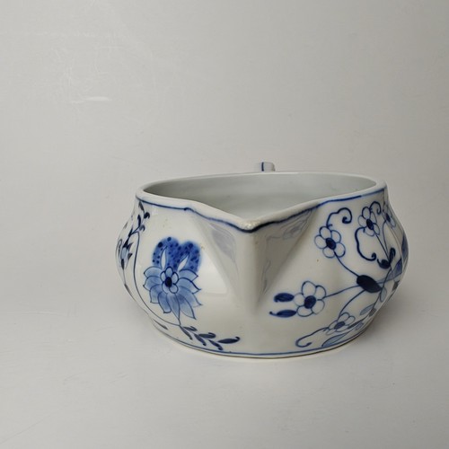 Blue Onion Blue Danube Gravy Boat Creamer Floral Blue White 14 oz Vintage - Picture 2 of 8