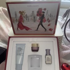Image of Estee Lauder Protect+Hydrate 3 pcs Gift Set DayWear Creme Advanced Night Repair
