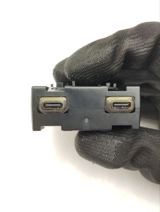 Input device Mercedes-Benz EQE TODOTERRENO 2024 USB A2238203306 - Image 3 of 4