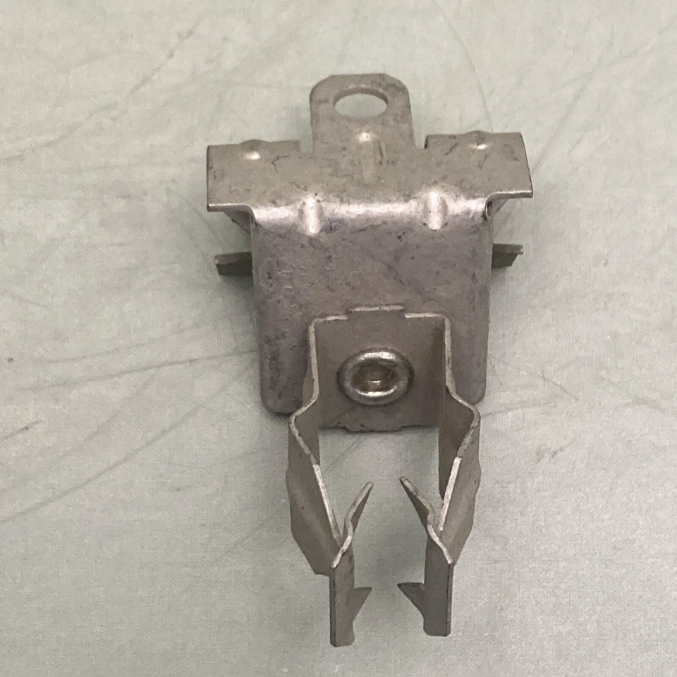 QTY 5 NEW ERICO CADDY 8P24 Conduit Clip 8-P24 For 1/2” EMT to 1/8”-1/4” Fl - Image 3 of 3