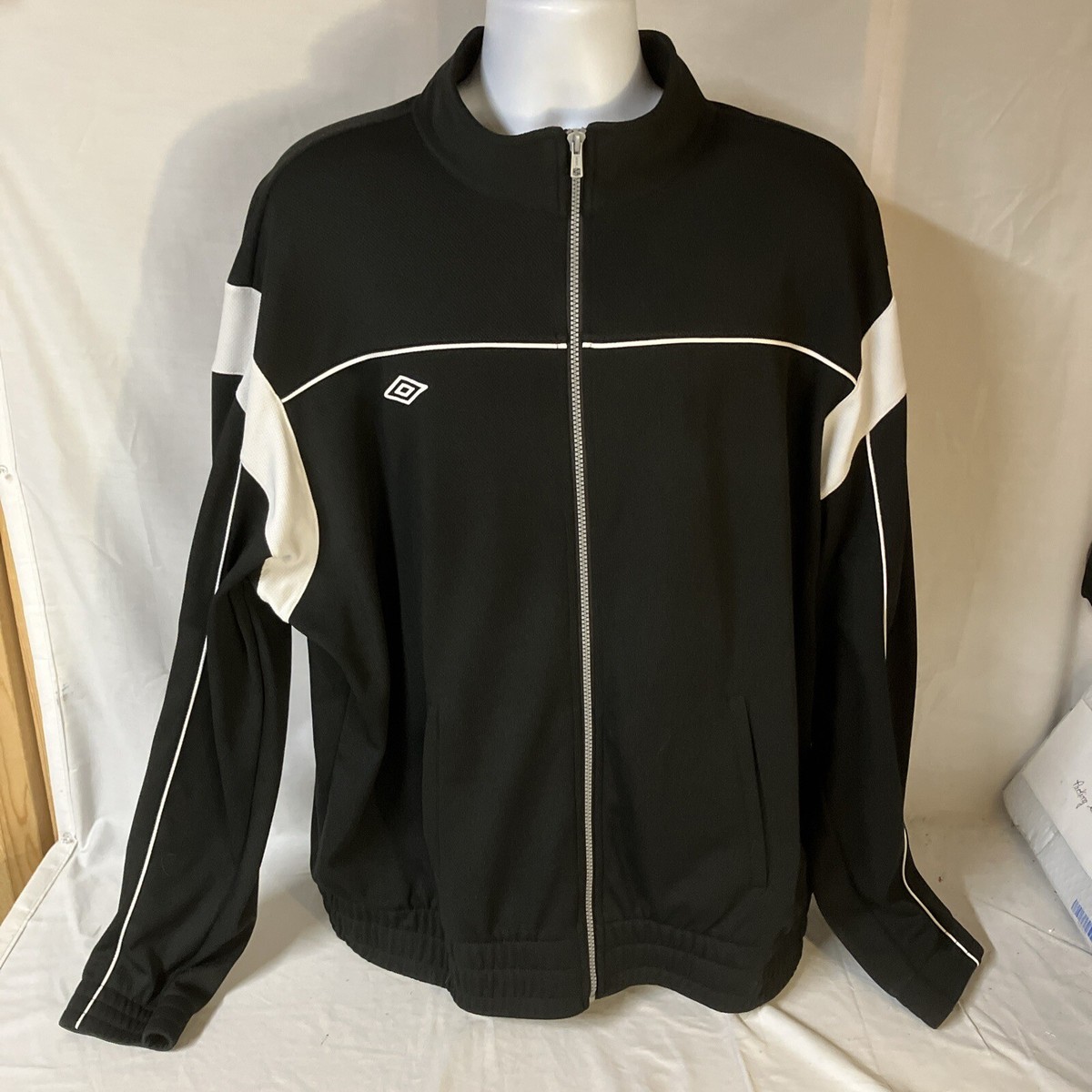 Umbro Mens Track Jacket Windbreaker Soccer Black w/ White Gray