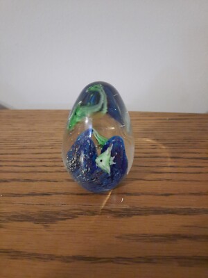 Vintage Art Glass Aquarium Fish Coral Bubbles Blue Green Paperweight Sea Life