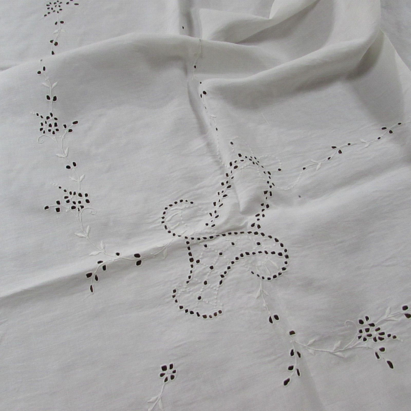 Vtg. White Linen Tablecloth Whitework Eyelet Lace Embroidery Baskets Garlands