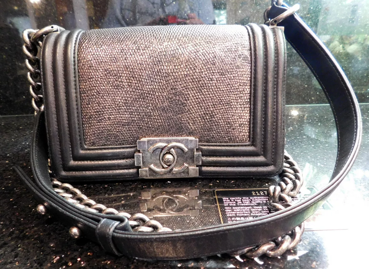 $6900 AUTH 15A Chanel Limited Edition Lizard Skin Black Boy Bag Sz Small