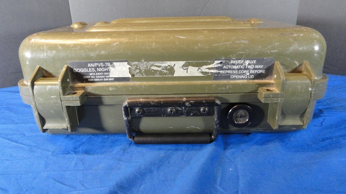 米軍　実物　AN/PVS−7B NIGHT VISION CASE 送料無料 Army USMC Military AN/PVS-7B Night Vision Goggle Lockable