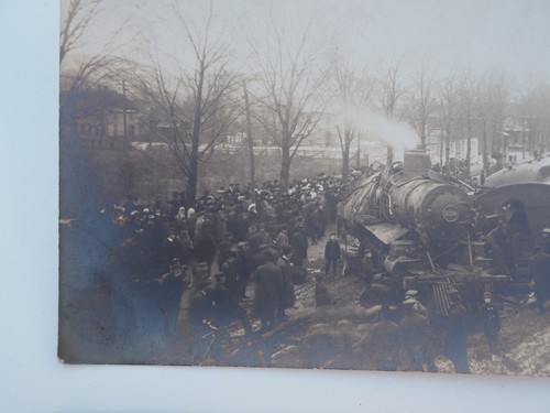 VTG RPPC STEAM ENGINE TRAIN WRECK PHOTO GREAT DETAILS MAIL OR BANK CARS - Picture 2 of 5