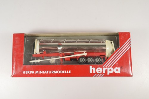 Remolque cisterna Herpa HO de tres ejes silo cromado - 075527 | Condition: New