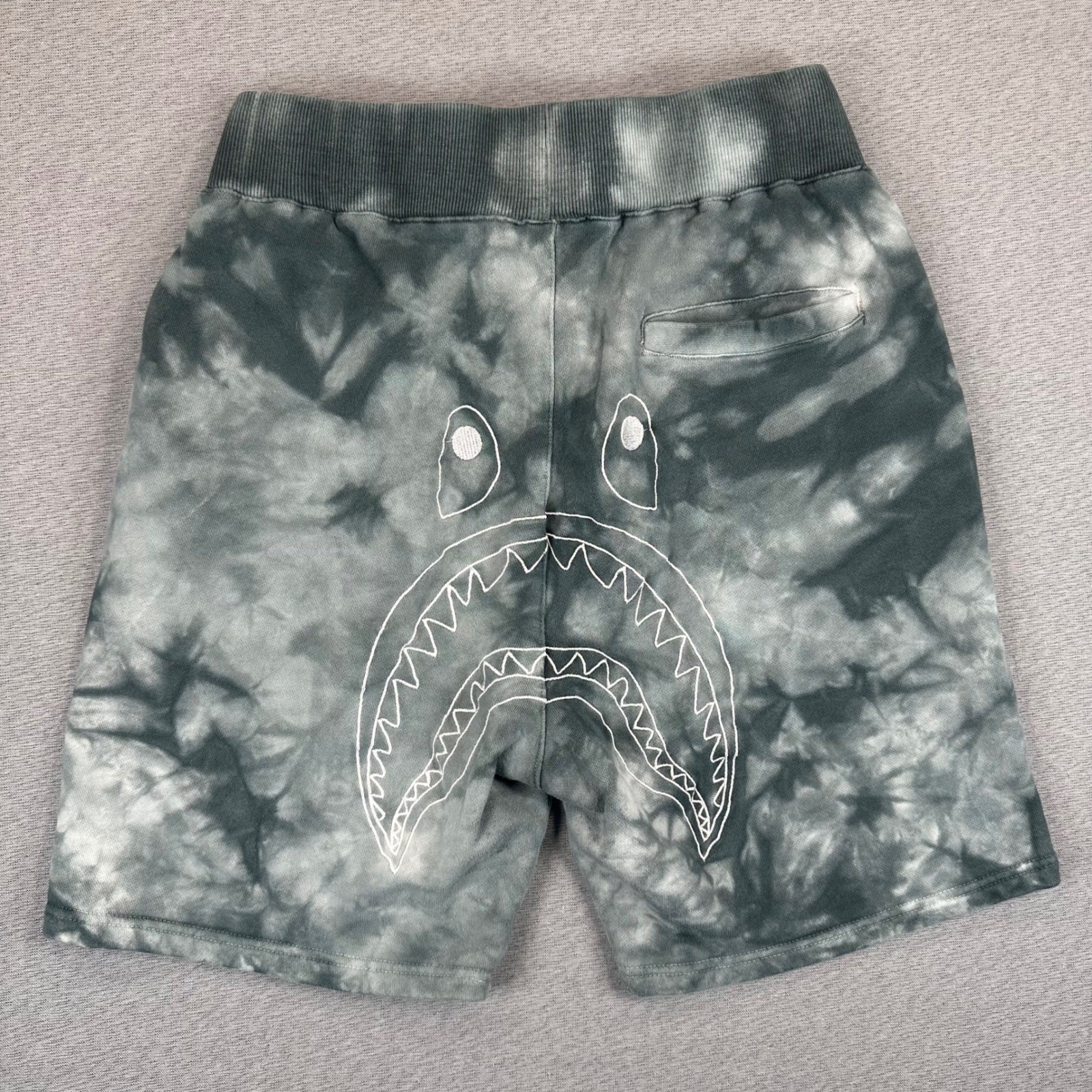 A Bathing Ape BAPE Tie Dye Shark Sweat Shorts Mens Medium Grey PONR Stitched