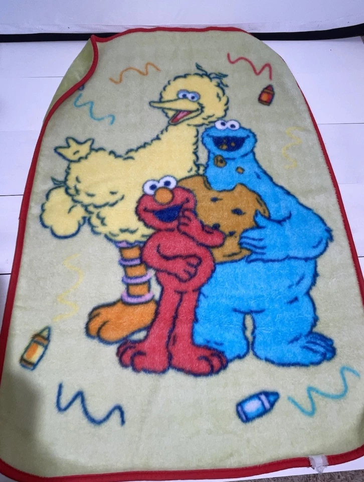 VTG. SESAME STREET Acrylic Fleece Big Bird Elmo Cookie Monster Crayons Blanket - Image 4 of 4