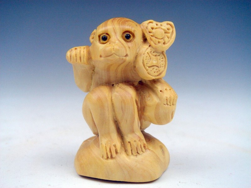 Japanese Boxwood Hand Carved Netsuke Sculpture Seated Monkey & Coins #05152501