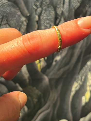 Vintage Black hills and grape vine ring. Dainty size 5/6. Diamond cut