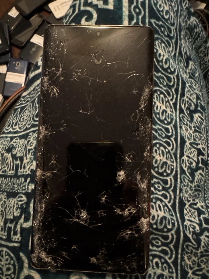 Google Pixel 7 Plus Black 128 GB Fast Ship Good Used Cracked Front Glass - Image 3 of 3