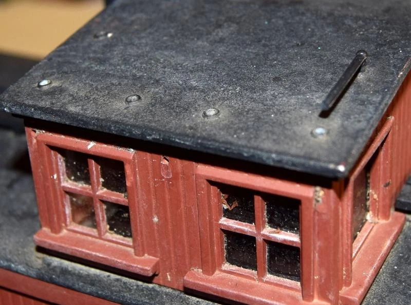 G Scale model trains USA Trains  Santa Fe Wood Side Caboose  ATSF 670 Used - Image 3 of 4