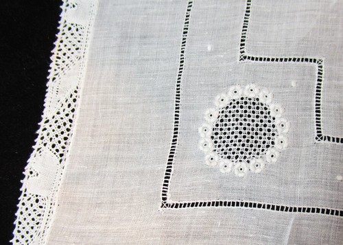 Runner da Tavolo Topper #15 Bianco Lino Occhiellato Trafilato Bordo 13" x 19" - Foto 2 di 3