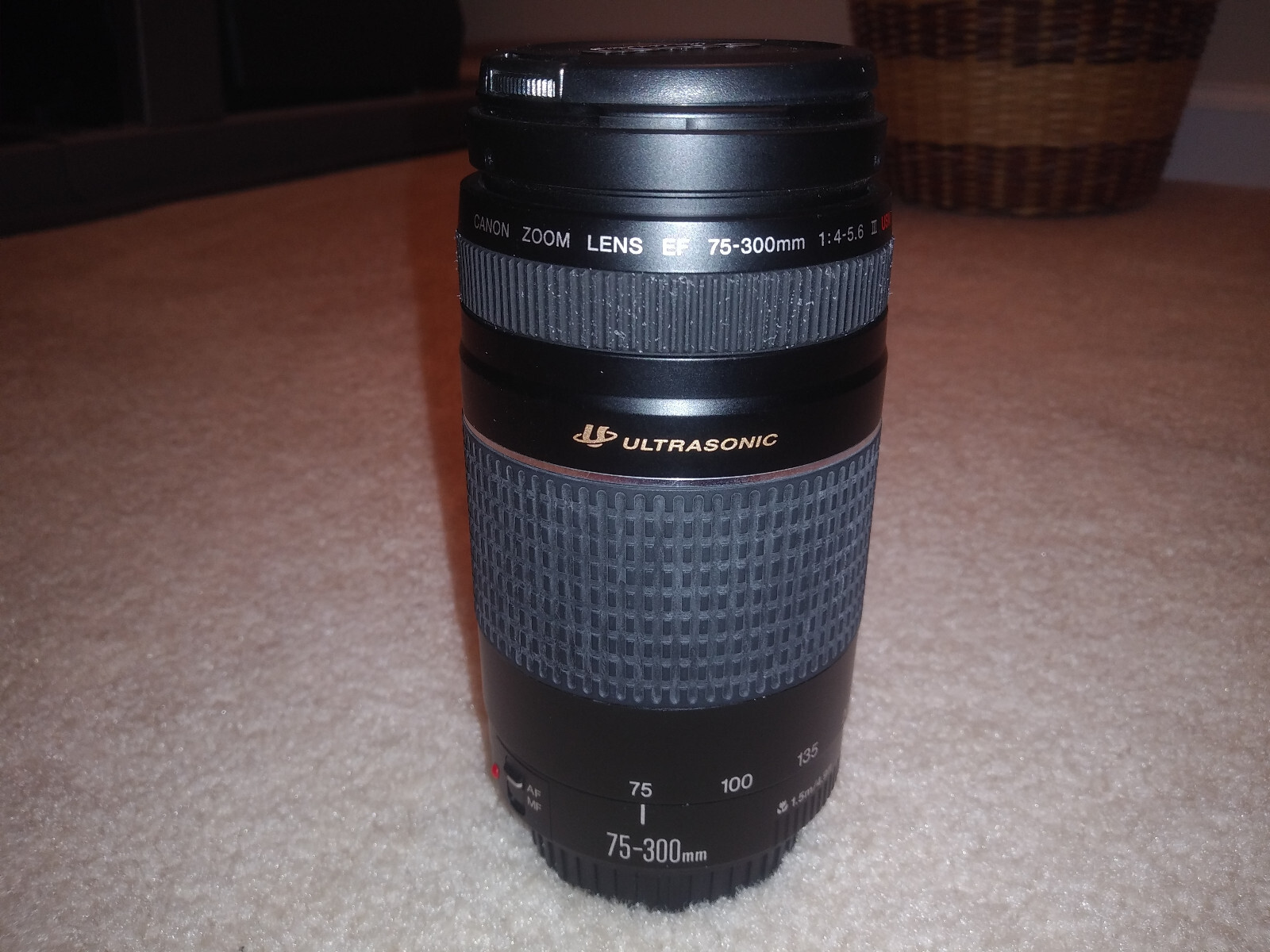 Canon EF 75-300mm f/4-5.6 III Telephoto Zoom Lens for EOS Rebel WITH CASE EUC!