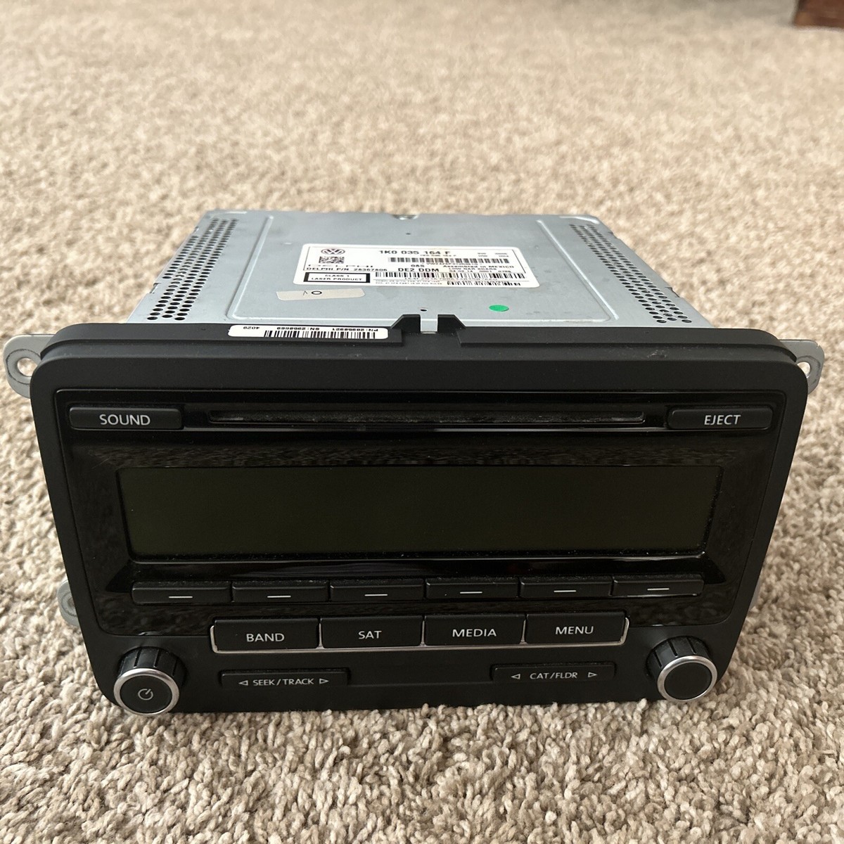 VW Volkswagen AM FM Radio CD Player Stereo (Delphi) OEM 1K0