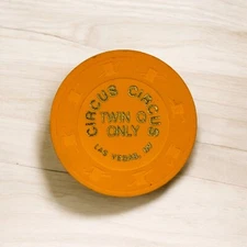 Circus Circus Casino Twin Q 2/Twin Q Only 1998 Las Vegas Chip $2 Dollar NCV