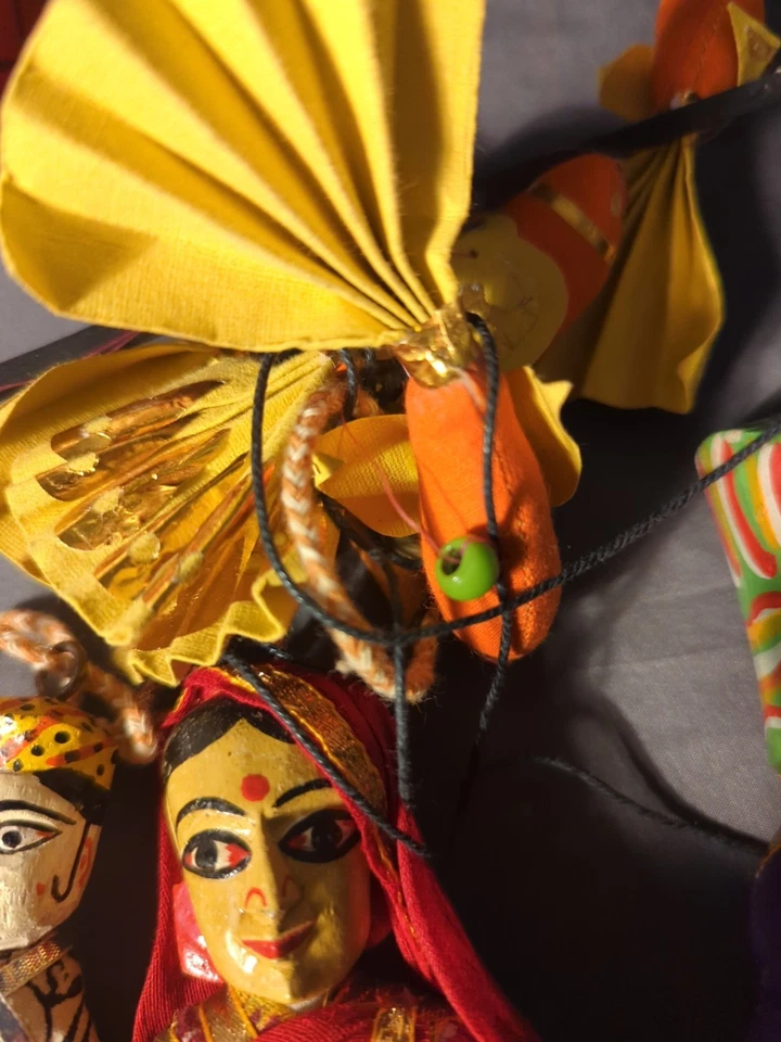 Conjunto de muñecas de madera coloridas vintage hechas a mano de Rajasthani Putli India Foto 3 de 4
