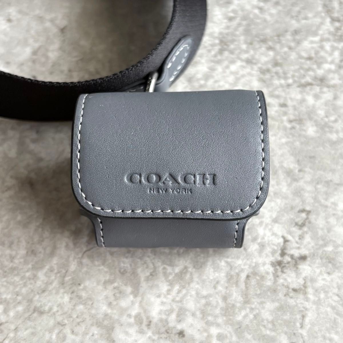 Good Condition COACH Multi Function Phone Ski Sho… - image 8